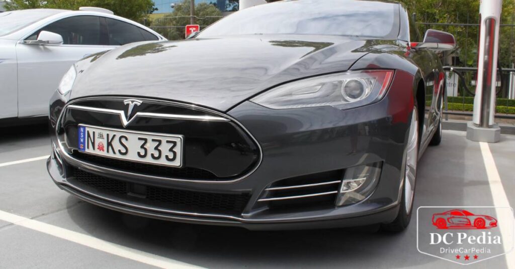 Tesla Owner Catches Woman Bending, or ‘Marking,’ Her License Plate